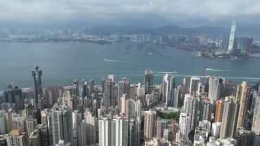 Hong Kong - 23 Mart 2024: Sai Wan ve Mid Levels binaları  