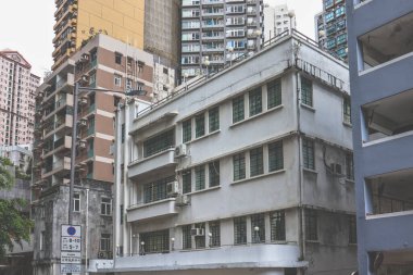 Hong Kong 'da orta seviye bir konut binası. 23 Mart 2024