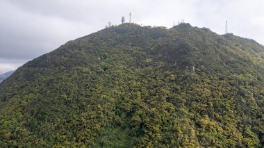 Hong Kon 'daki Peak iletişim istasyonu.
