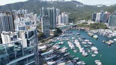 Hong Kong - 24 Mart 2024: Aberdeen Güney Tayfun Sığınağı, Şehir Ortası Liman 