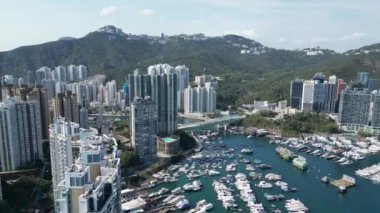 Hong Kong - 24 Mart 2024: Aberdeen Güney Tayfun Sığınağı, Şehir Ortası Liman 