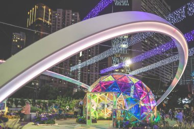 Çiçek Çekici Etrafındaki Neşe, Hong Kong Çiçek Şovu 20 Mart 2024