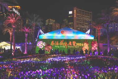 Çiçek Çekici Etrafındaki Neşe, Hong Kong Çiçek Şovu 20 Mart 2024