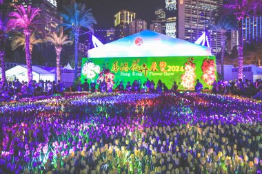 Çiçek Çekici Etrafındaki Neşe, Hong Kong Çiçek Şovu 20 Mart 2024