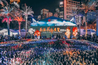 Çiçek Çekici Etrafındaki Neşe, Hong Kong Çiçek Şovu 20 Mart 2024