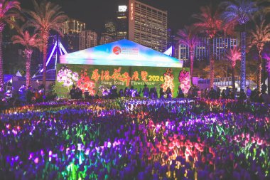 Çiçek Çekici Etrafındaki Neşe, Hong Kong Çiçek Şovu 20 Mart 2024