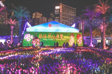 Çiçek Çekici Etrafındaki Neşe, Hong Kong Çiçek Şovu 20 Mart 2024
