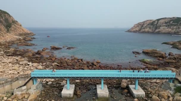 Hong Kong Marca 2024 Malowniczy Most Miłośników Przez Skaliste Pole — Wideo stockowe