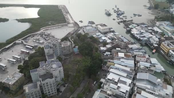 Domy Stilt Wzdłuż Wybrzeży Wioski Rybackiej Tai Hongkongu — Wideo stockowe