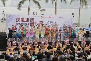 14 Mart 2015 'te Tsim Sha Tsui' de bir halk dansı