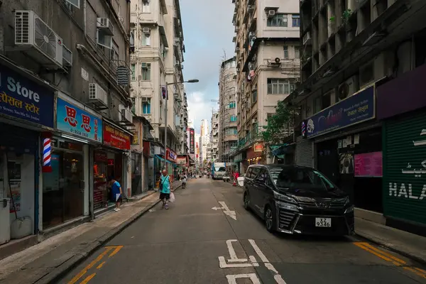 3 Nisan 2024 Hong Kong 'da kalabalık bir apartman dairesi.