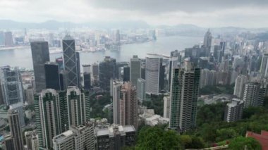 Hong Kong - 5 Nisan 2024: Orta seviye konut binalarının havadan görünüşü