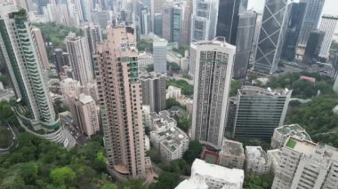 Hong Kong - 5 Nisan 2024: Orta seviye konut binalarının havadan görünüşü