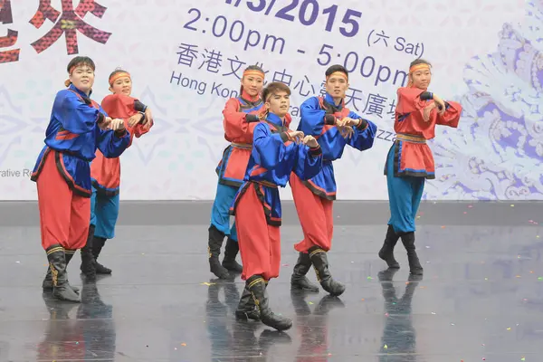 Hong Kong 'daki gösteri sırasında Çinli dansçılar. 