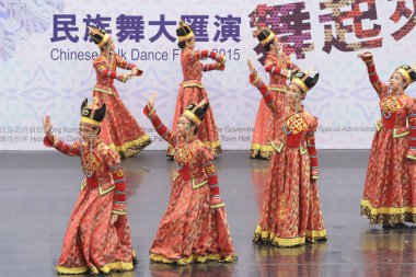 Hong Kong 'daki gösteri sırasında Çinli dansçılar. 