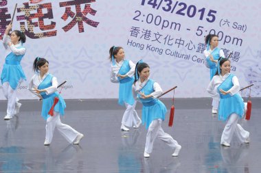 Hong Kong 'daki gösteri sırasında Çinli dansçılar. 