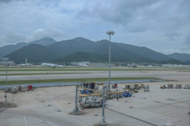 Hong Kong, 11 Mayıs 2024 'te bir havaalanına Jet uçakları yanaştı.