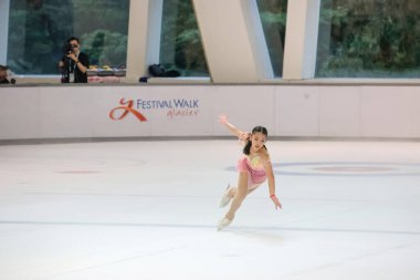 28 Mayıs 2024 Profesyonel erkek ve kadın artistik patinajcılar gösteri yapıyor