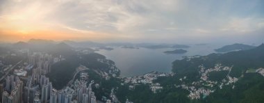 Gün batımında muhteşem bir şehir manzarası, Hong Kong 2 Haziran 2021