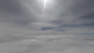 Gündüz vakti mavi gökyüzünde beyaz bulutlar 