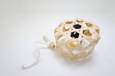 Maymunu yakalayan bir ölçek tuzağı