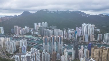 Yukarıdan manzara: Yüzen Ev ve yerel tekne 11 Haziran 2021