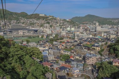 13 Mayıs 2024 Japonya 'daki Inasayama Dağı' ndan Nagasaki şehri.