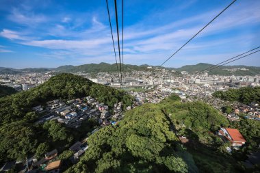 13 Mayıs 2024 Japonya 'daki Inasayama Dağı' ndan Nagasaki şehri.