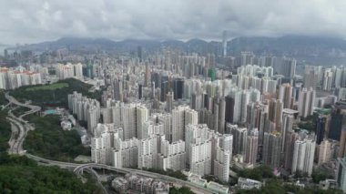 Hong Kong - 18 Haziran 2024: Kowloon batı mimarisinin şehir manzarası 