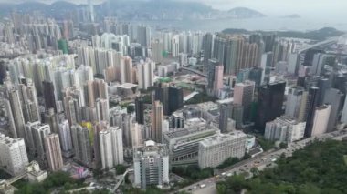 Hong Kong - 18 Haziran 2024: Kowloon batı mimarisinin şehir manzarası 