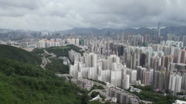 Hong Kong - 18 Haziran 2024: Kowloon batı mimarisinin şehir manzarası 