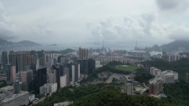 Hong Kong - 18 Haziran 2024: Kowloon batı mimarisinin şehir manzarası 