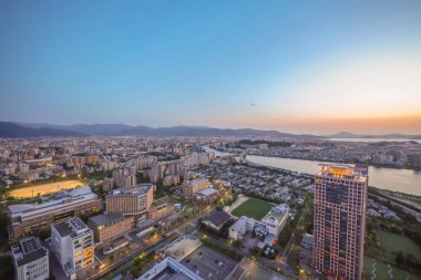 Fukuoka Şehri üzerinde Alacakaranlık, Huzurlu Fukuoka Skyline 16 Mayıs 2024