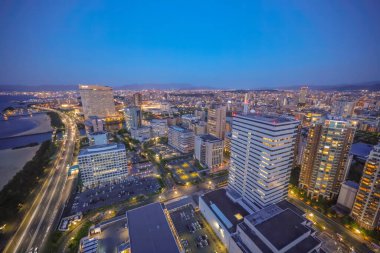 Fukuoka Şehri üzerinde Alacakaranlık, Huzurlu Fukuoka Skyline 16 Mayıs 2024