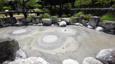 Japonya - 16 Mayıs 2024: Traşlı Keşiş Cehennemi Kaplıcaları 