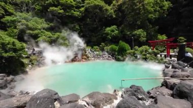 Japonya - 16 Mayıs 2024: Umi Jigoku, Beppu Büyüleyici Deniz Cehennemi Jeotermal Harikalar Diyarı