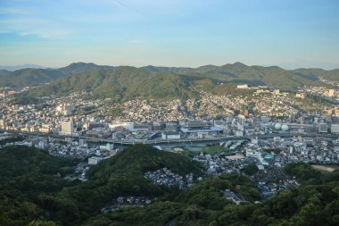 13 Mayıs 2024 Nagasaki 'nin büyüleyici tarihi şehir manzarası.