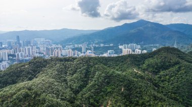 22 Haziran 2024 'te Kwai Fong' da bir şehir manzarası.
