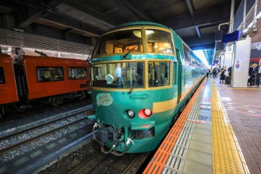 YUFUIN NO MORI 15 Mayıs 2024 'te Hakata İstasyonu' nda duruyor