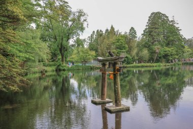 15 Mayıs 2024 Torii Kinrin Gölü Yufuin, Oita, Japonya