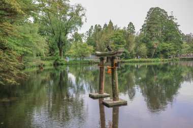 15 Mayıs 2024 Torii Kinrin Gölü Yufuin, Oita, Japonya