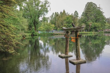 15 Mayıs 2024 Torii Kinrin Gölü Yufuin, Oita, Japonya
