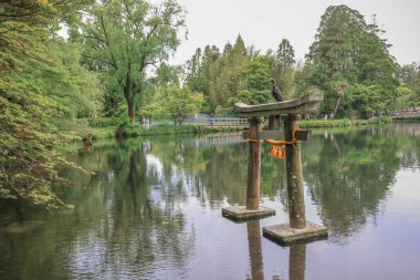 15 Mayıs 2024 Torii Kinrin Gölü Yufuin, Oita, Japonya