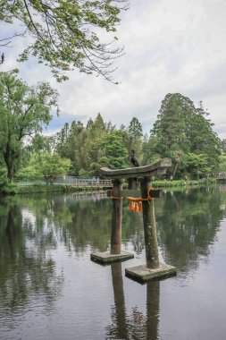 15 Mayıs 2024 Torii Kinrin Gölü Yufuin, Oita, Japonya