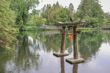 15 Mayıs 2024 Torii Kinrin Gölü Yufuin, Oita, Japonya