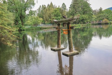 15 Mayıs 2024 Torii Kinrin Gölü Yufuin, Oita, Japonya