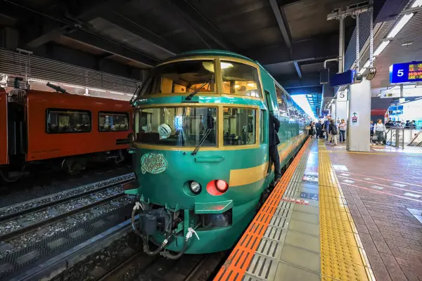 YUFUIN NO MORI 15 Mayıs 2024 'te Hakata İstasyonu' nda duruyor