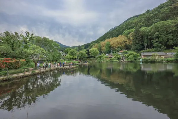 Kinrin Gölü manzarası Yufuin, Oita, Japonya 15 Mayıs 2024