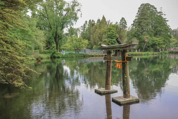 15 Mayıs 2024 Torii Kinrin Gölü Yufuin, Oita, Japonya