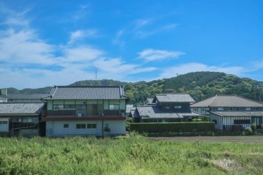 13 Mayıs 2024 Japonya Kırsal Arazisi, Demiryolu Trenlerinden Görüş